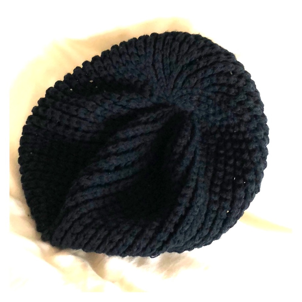 Black yarn hat